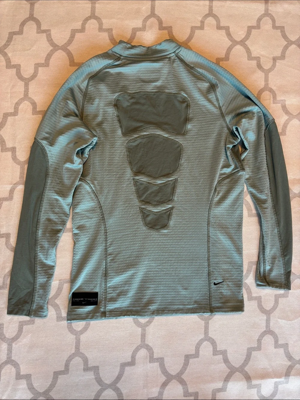 Nike Tech Men’s Thermal Base Layer in Sage Green size medium